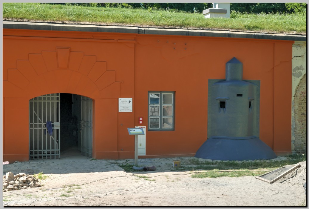 P1680268_69_70.jpg (199 KB)