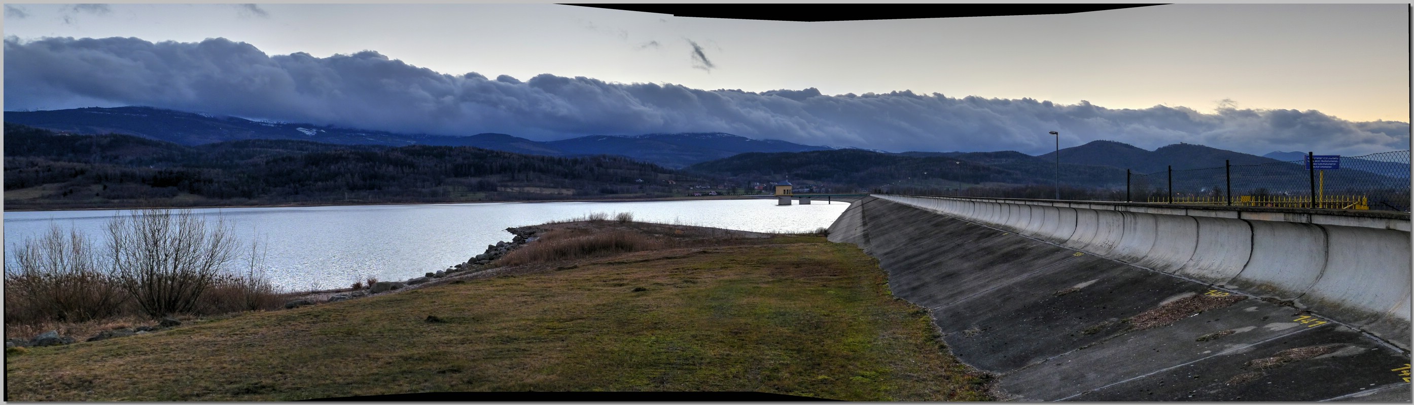 P1270472_3_4 Panorama.jpg (488 KB)