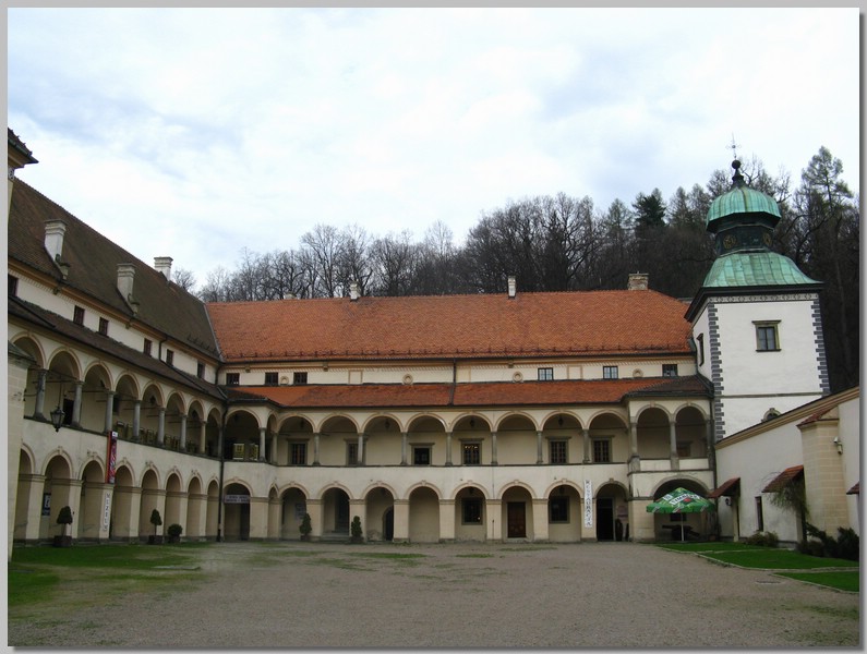 20041.JPG (111 KB)