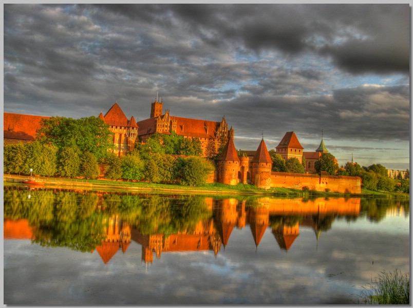 IMG_7872_3_4_5_6_tonemapped.jpg (122 KB)