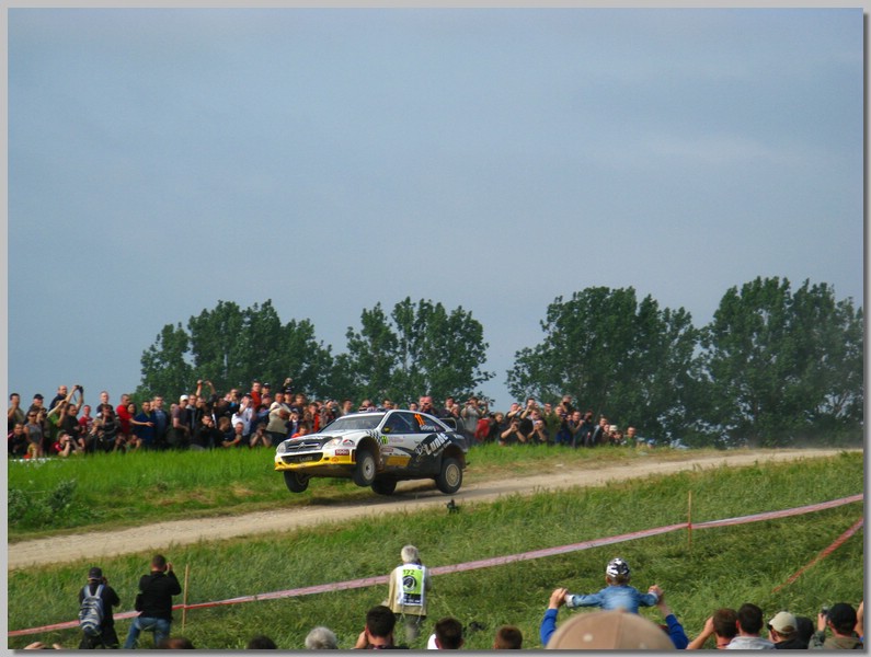 IMG_4864.JPG (107 KB)