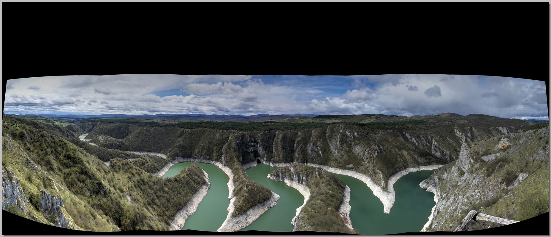 P1350339_40_41 Panorama.jpg (322 KB)