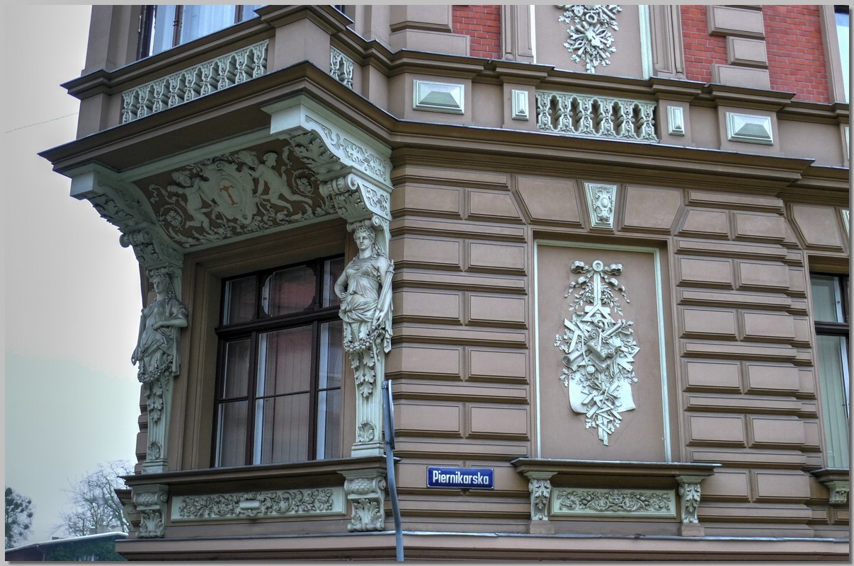 P1270680_1_2.jpg (261 KB)