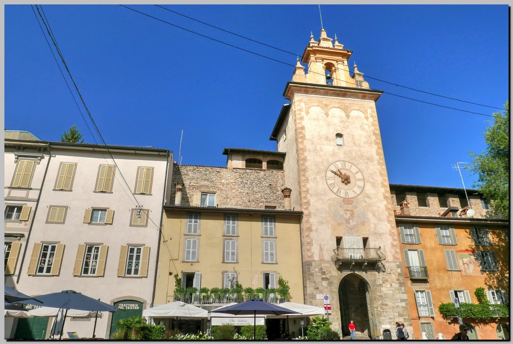 P1590159_60_61.jpg (233 KB)