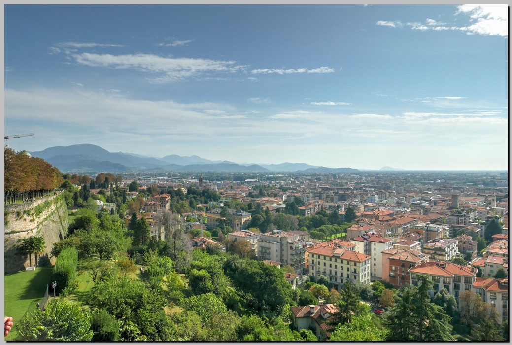 P1590183_4_5.jpg (247 KB)