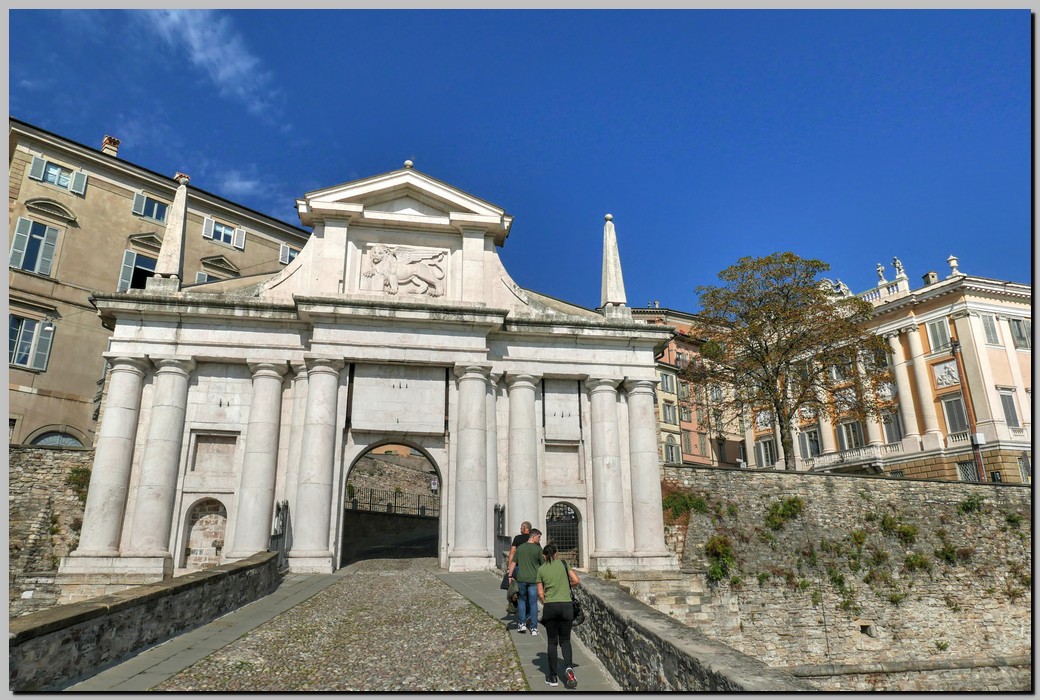 P1590190_1_2.jpg (266 KB)