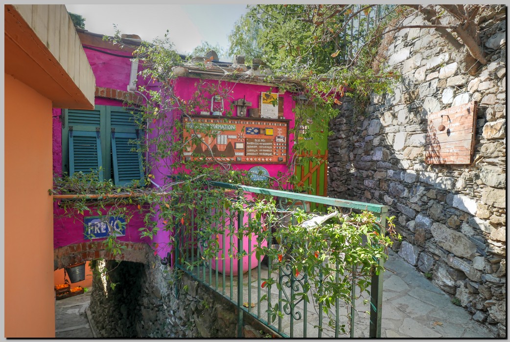 P1590547_8_9.jpg (329 KB)