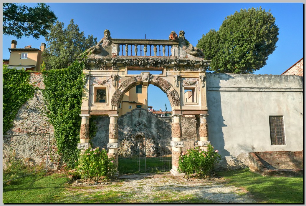 P1590948_49_50.jpg (347 KB)